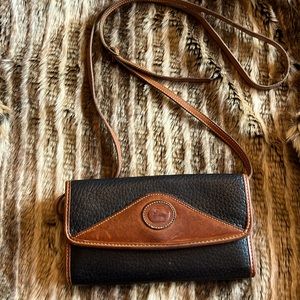 TIMELESS CLASSIC DOONEY&BOURKE PEBBLED LEATHER CROSSBODY CLUTCH/WALLET!